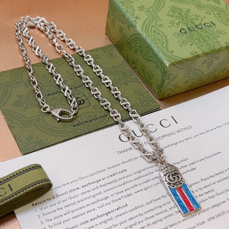 G*u*i necklaces